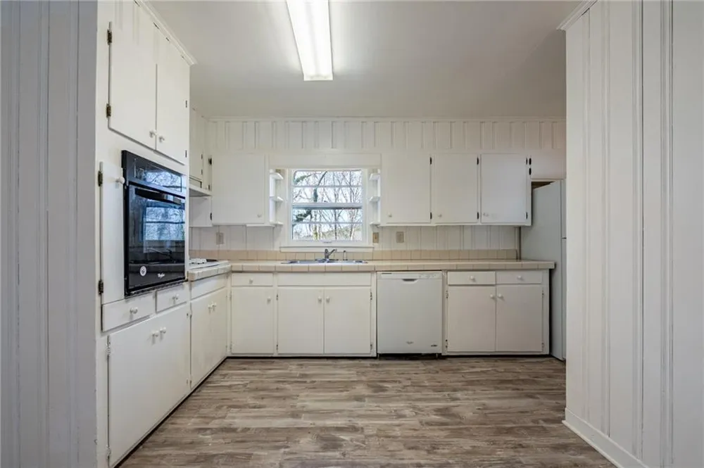 33 Summit Drive Lindale, GA 30147