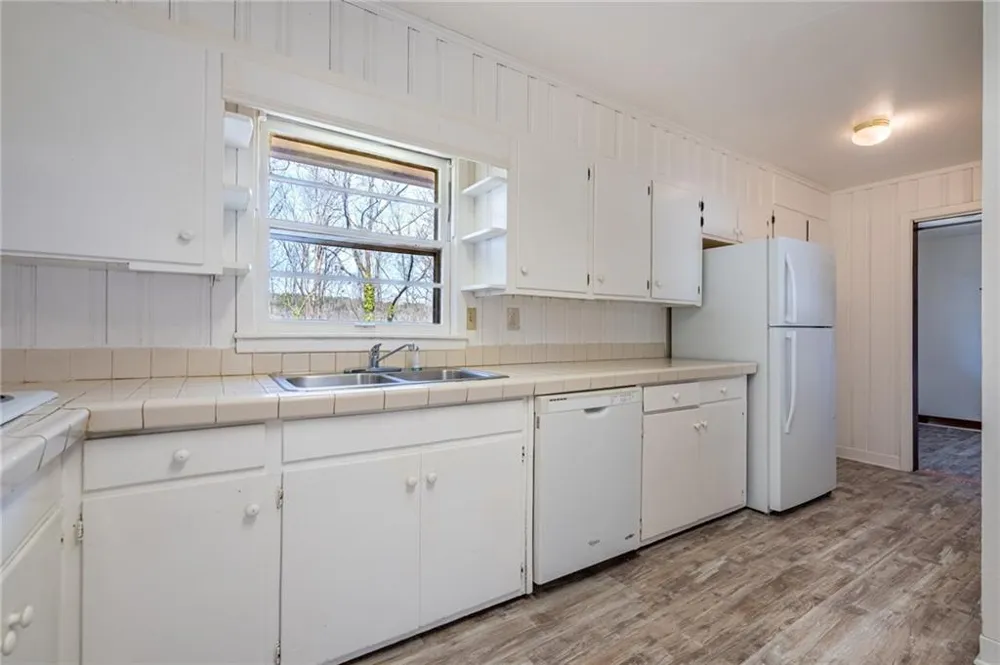 33 Summit Drive Lindale, GA 30147