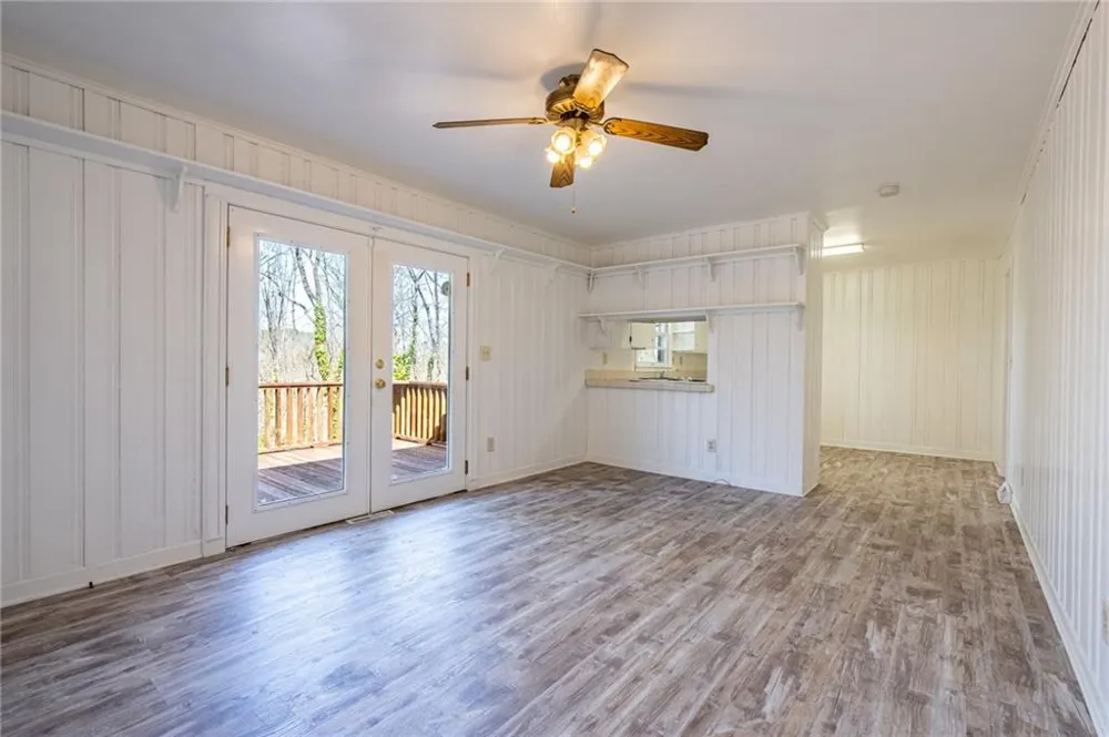 33 Summit Drive Lindale, GA 30147