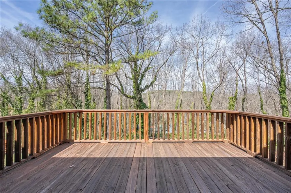 33 Summit Drive Lindale, GA 30147