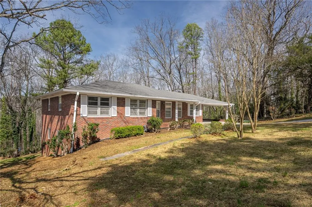 33 Summit Drive Lindale, GA 30147