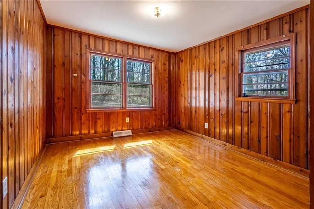 33 Summit Drive Lindale, GA 30147