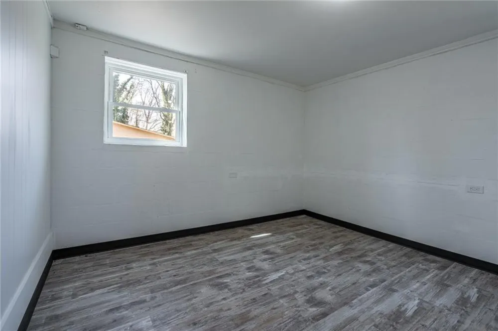 33 Summit Drive Lindale, GA 30147