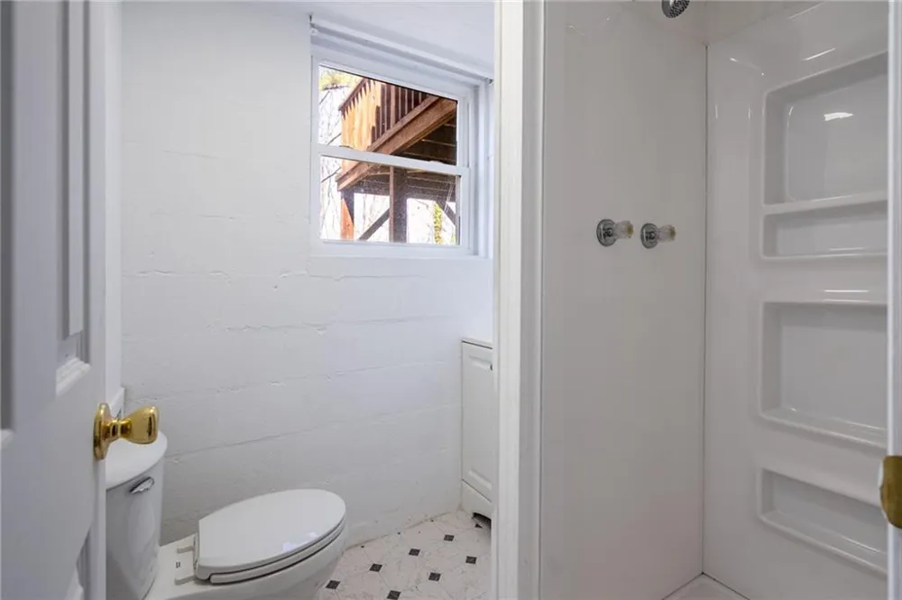 33 Summit Drive Lindale, GA 30147