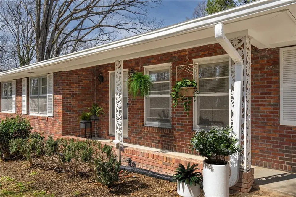 33 Summit Drive Lindale, GA 30147