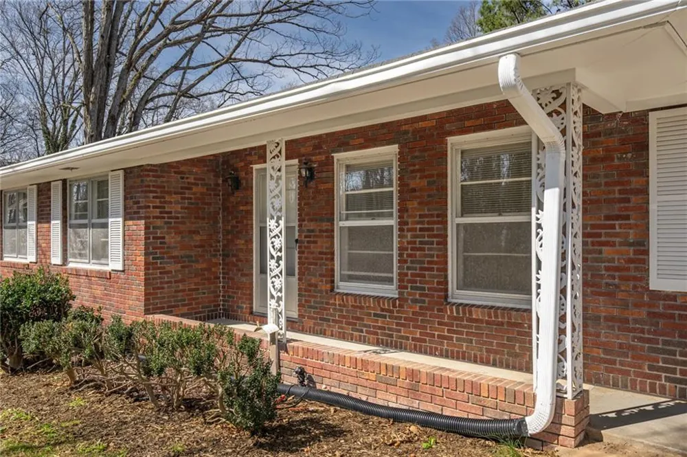 33 Summit Drive Lindale, GA 30147