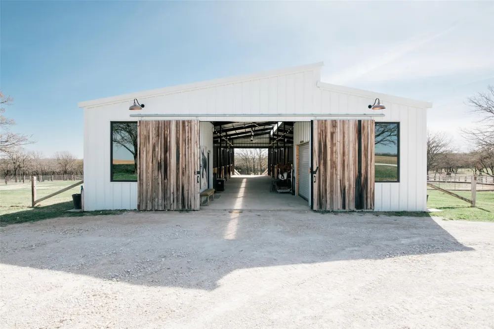 4067 CR 414 St Jo, TX 76265