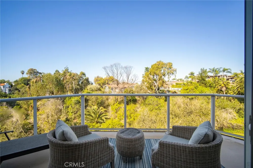 214 Avenida Montalvo #2 San Clemente, CA 92672