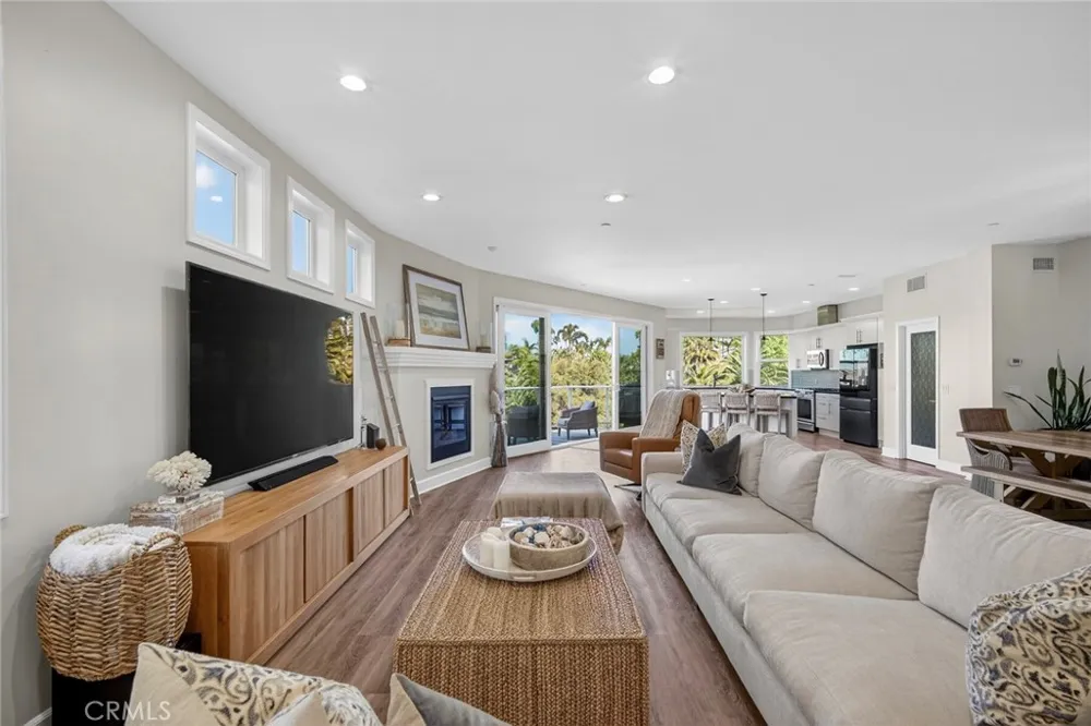 214 Avenida Montalvo #2 San Clemente, CA 92672