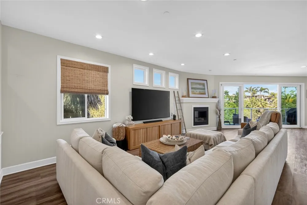 214 Avenida Montalvo #2 San Clemente, CA 92672