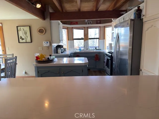 33466 Angeles Green Valley Lake, CA 92341