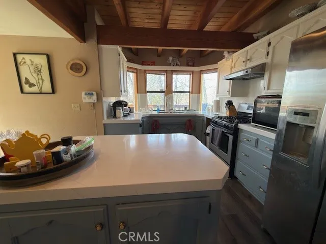 33466 Angeles Green Valley Lake, CA 92341