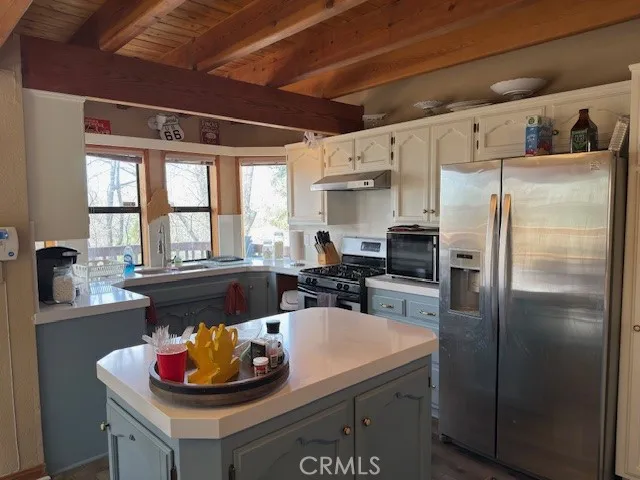 33466 Angeles Green Valley Lake, CA 92341
