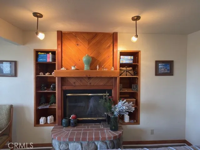 33466 Angeles Green Valley Lake, CA 92341