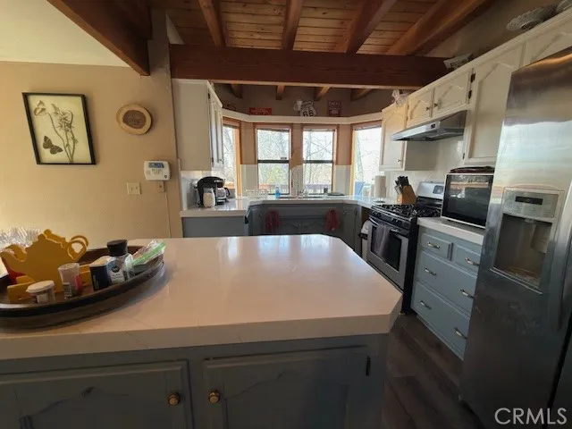 33466 Angeles Green Valley Lake, CA 92341