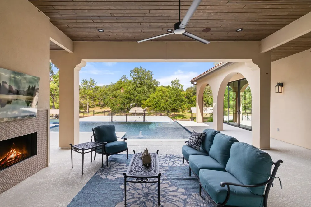 240 La Serena Loop Horseshoe Bay, TX 78657