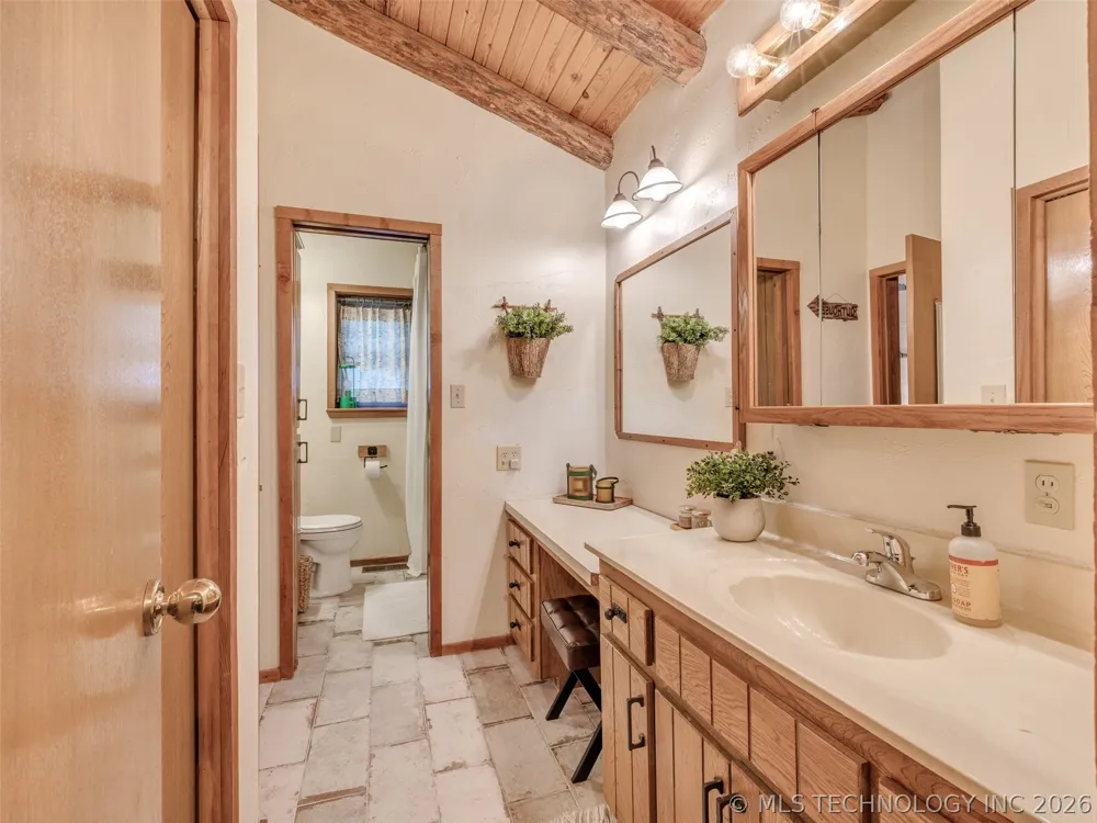 370 BK 1600 ROAD Stigler, OK 74462