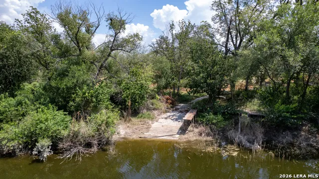 39 Jitterbug Crystal City, TX 78839