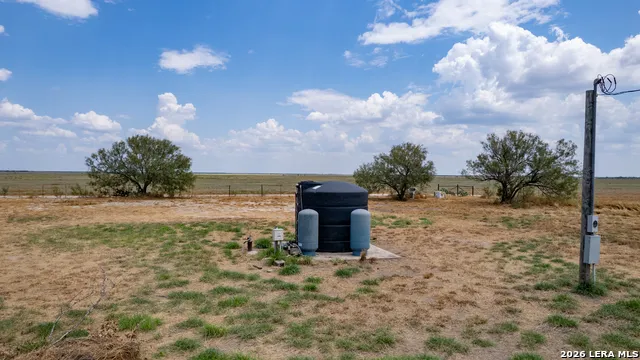 39 Jitterbug Crystal City, TX 78839
