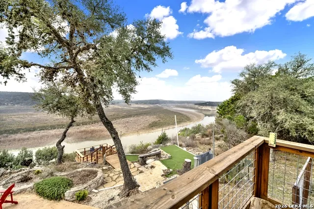 309 & 314 Sunset Lakehills, TX 78063