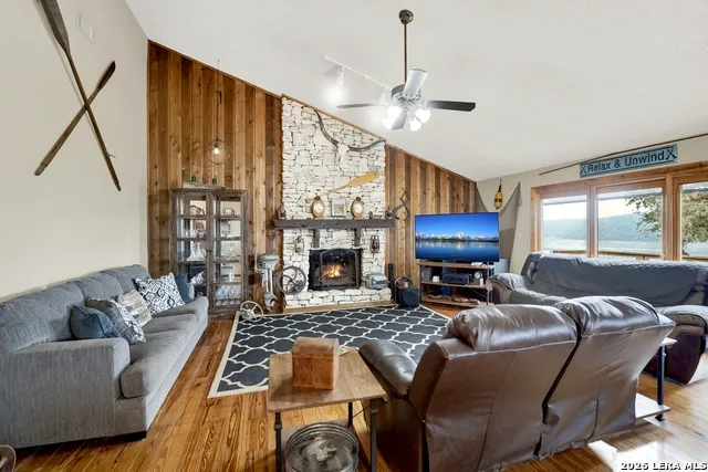 309 & 314 Sunset Lakehills, TX 78063