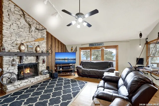 309 & 314 Sunset Lakehills, TX 78063