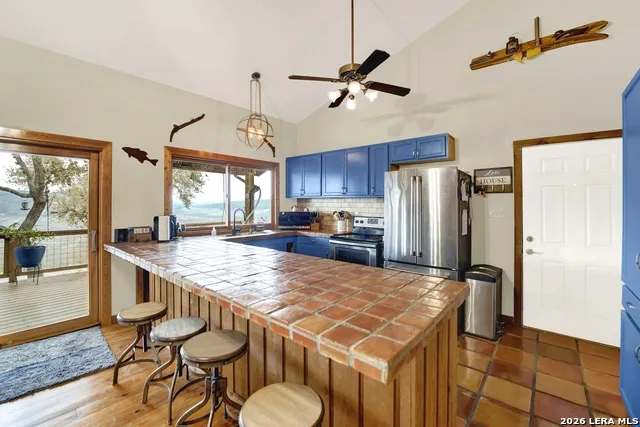 309 & 314 Sunset Lakehills, TX 78063
