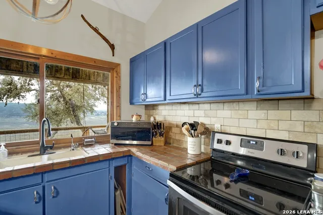309 & 314 Sunset Lakehills, TX 78063