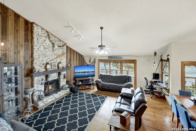 309 & 314 Sunset Lakehills, TX 78063