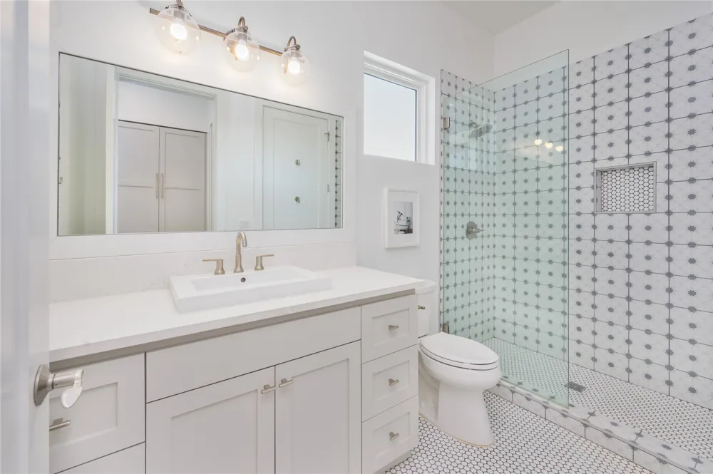 4300 Derrick Cove Spicewood, TX 78669