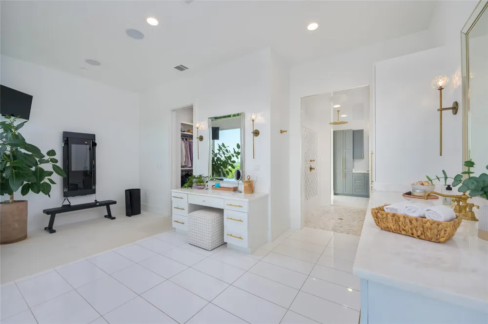 4300 Derrick Cove Spicewood, TX 78669