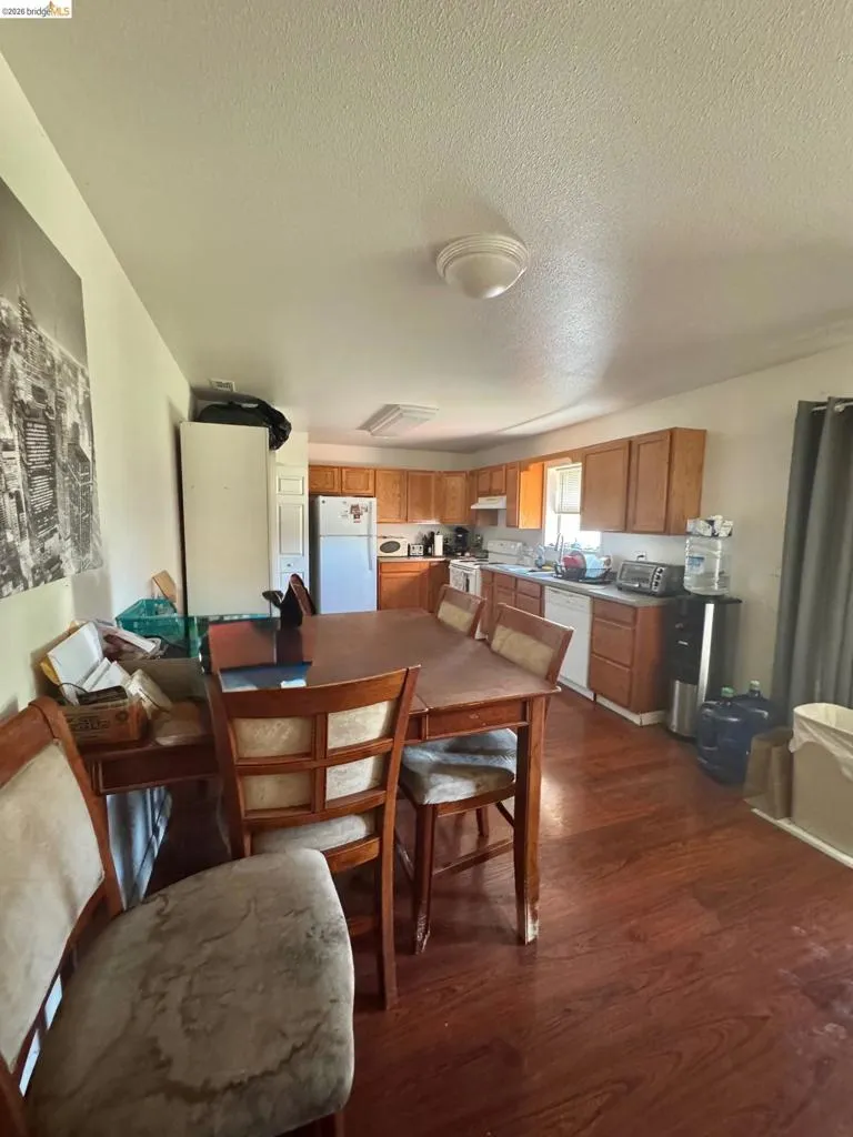27 Robinson Ave Pittsburg, CA 94565
