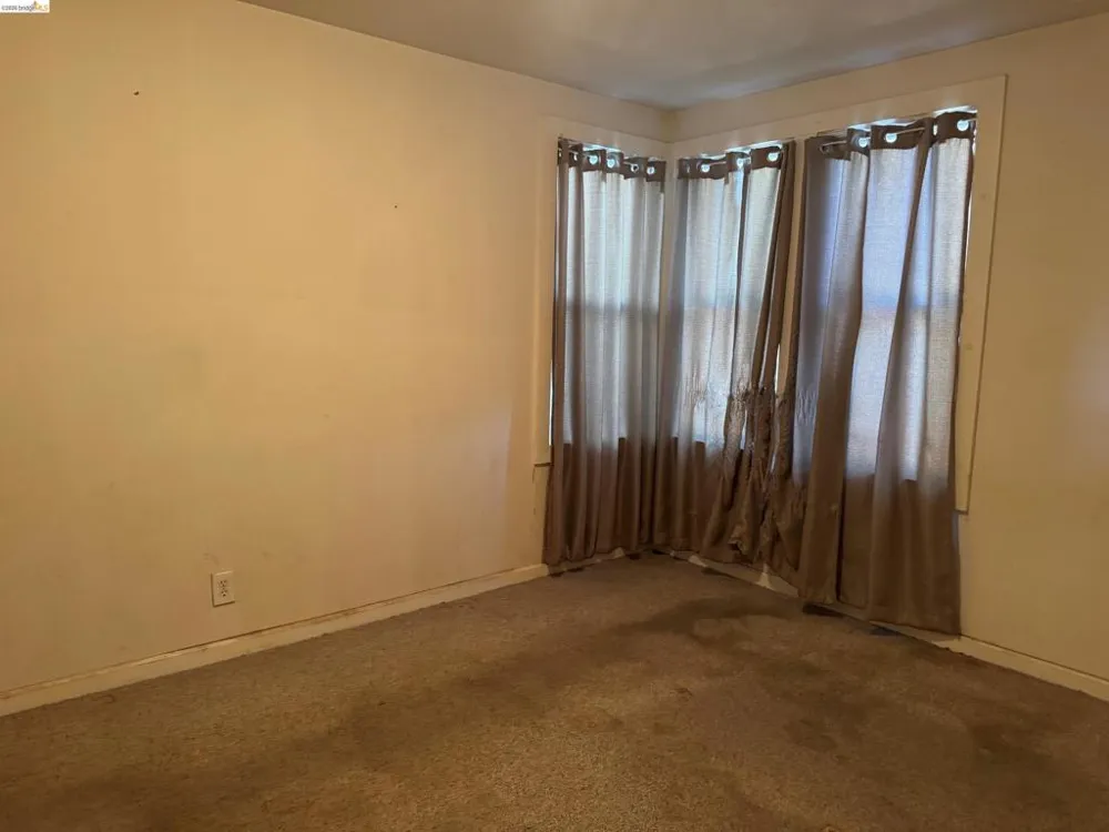 27 Robinson Ave Pittsburg, CA 94565