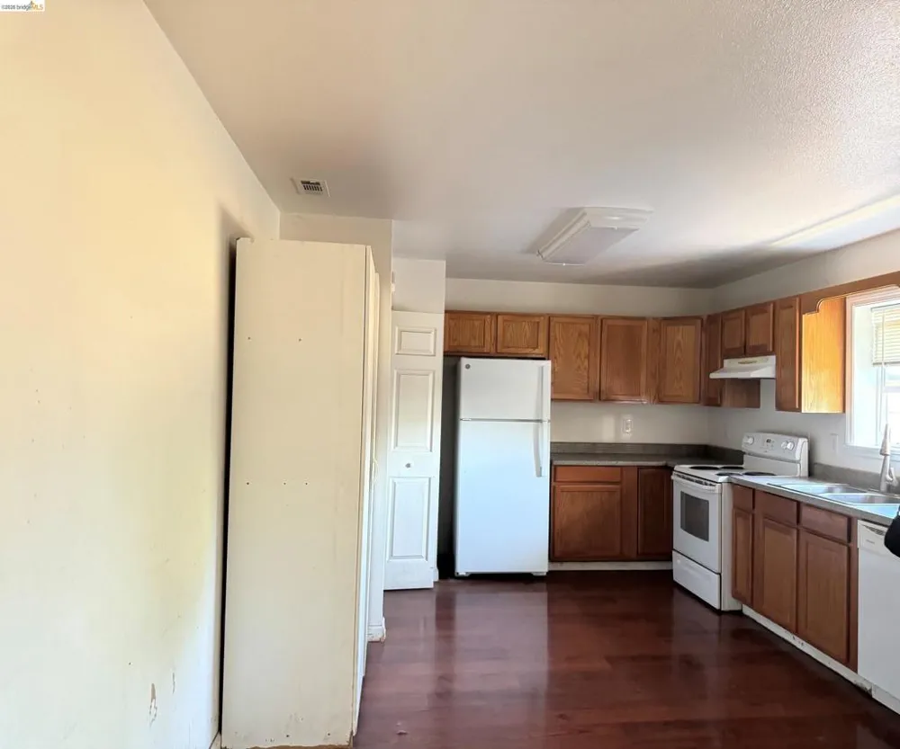 27 Robinson Ave Pittsburg, CA 94565