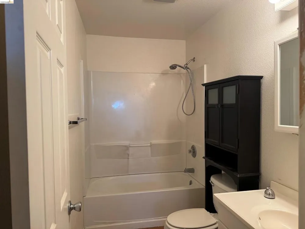 27 Robinson Ave Pittsburg, CA 94565