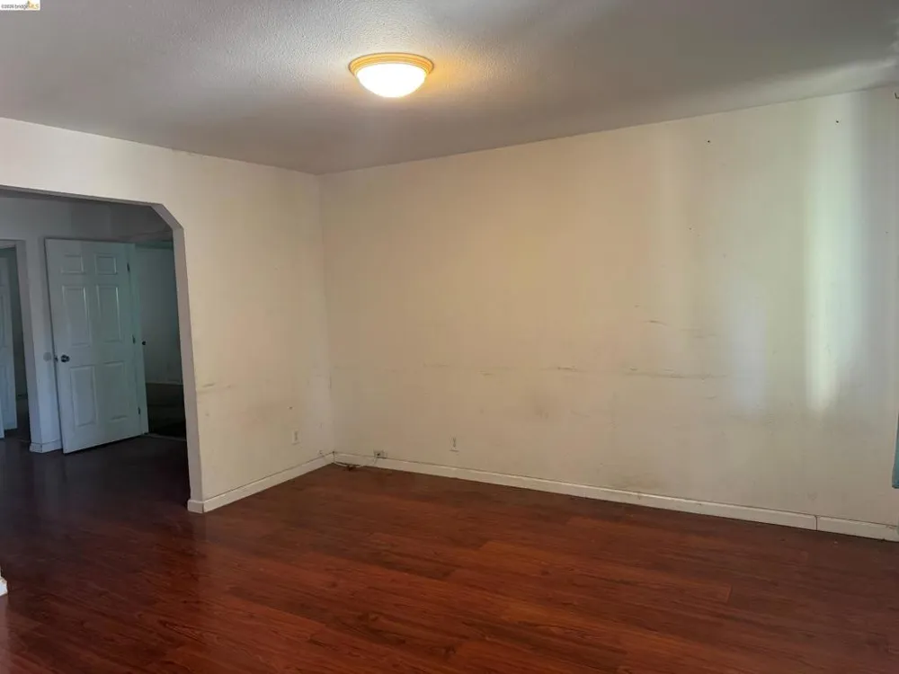 27 Robinson Ave Pittsburg, CA 94565