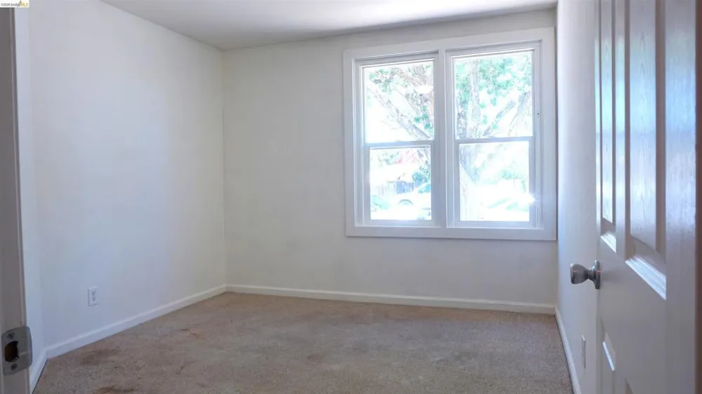 27 Robinson Ave Pittsburg, CA 94565