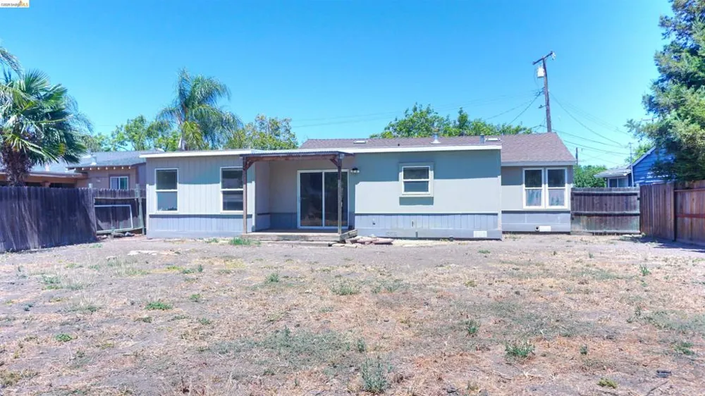 27 Robinson Ave Pittsburg, CA 94565