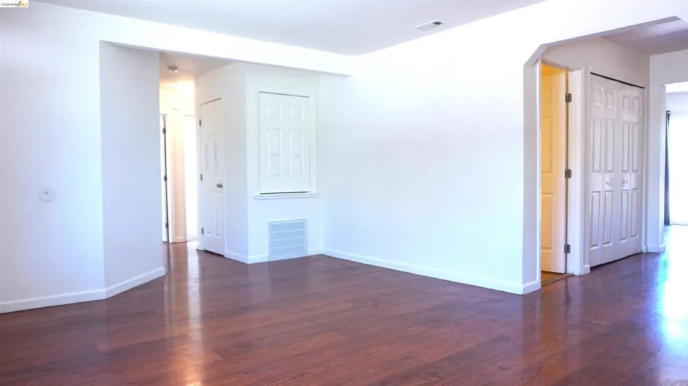 27 Robinson Ave Pittsburg, CA 94565