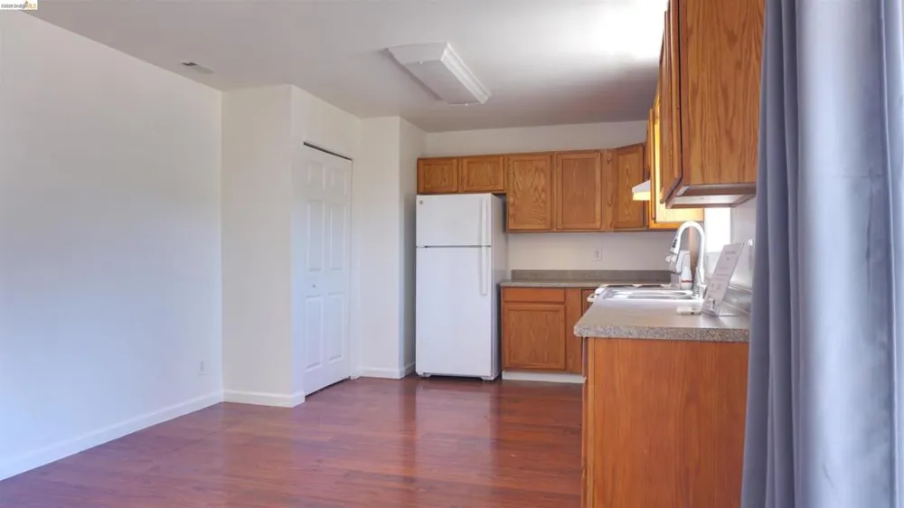 27 Robinson Ave Pittsburg, CA 94565