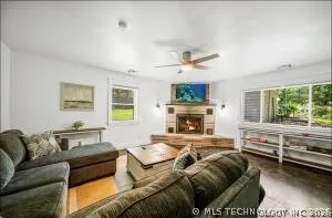 216 Basin Eucha, OK 74342