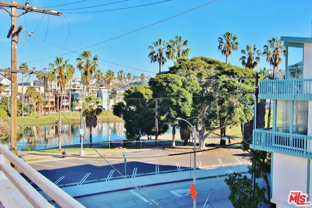 6521 Pacific Avenue Playa del Rey, CA 90293
