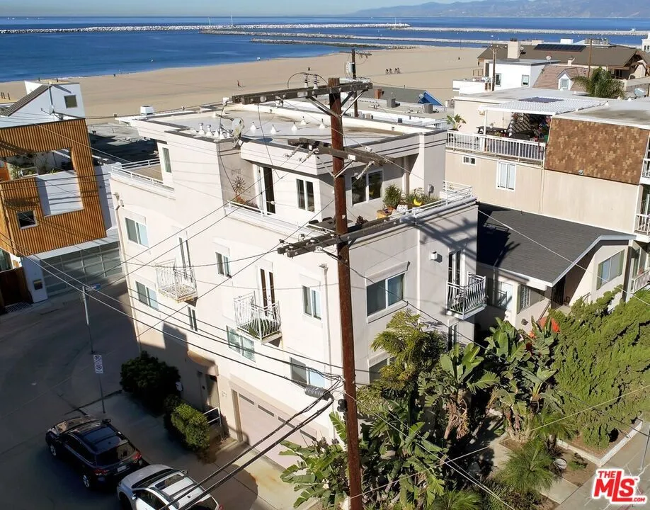 6521 Pacific Avenue Playa del Rey, CA 90293