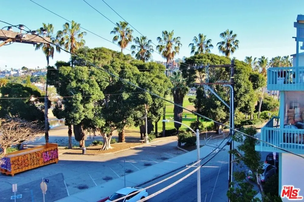 6521 Pacific Avenue Playa del Rey, CA 90293