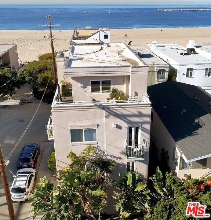 6521 Pacific Avenue Playa del Rey, CA 90293