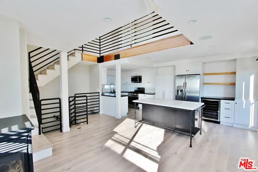 6521 Pacific Avenue Playa del Rey, CA 90293