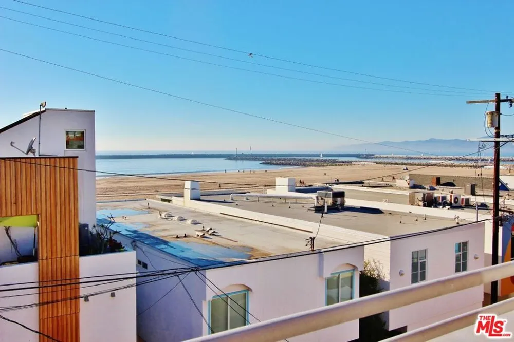 6521 Pacific Avenue Playa del Rey, CA 90293