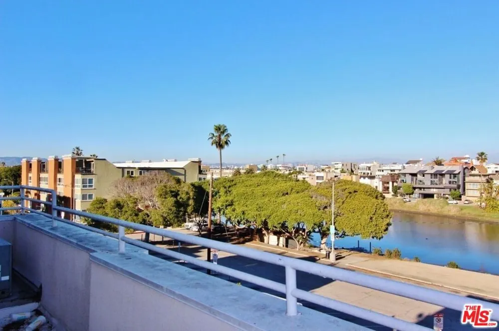 6521 Pacific Avenue Playa del Rey, CA 90293