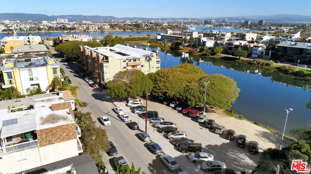 6521 Pacific Avenue Playa del Rey, CA 90293