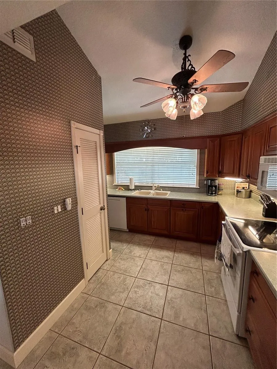 11001 SE SUNSET HARBOR ROAD #A04 Summerfield, FL 34491